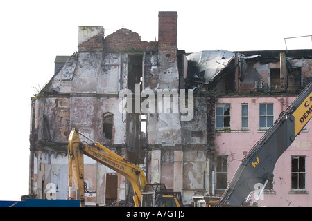 Demolizione del bruciato a guscio del Central Hotel West Canal Wharf Cardiff Regno Unito Foto Stock