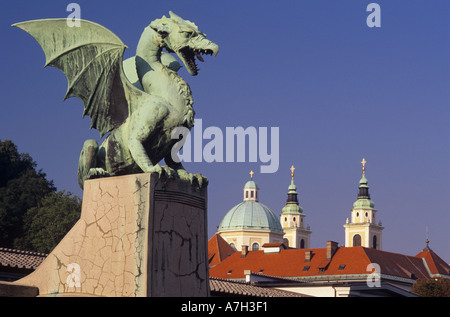 Dragon Bridge e Cattedrale Ljubljana Slovenia Foto Stock