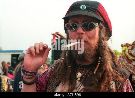 Il fumo di una grande giunto all annuale festival di Cannabis a Londra. Foto Stock