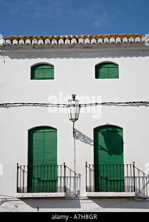 Finestre con persiane di bambù e balconi Salbrena Spagna Foto Stock