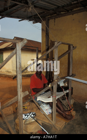 Il tessuto Kente tessitura, Bonwire, Ashanti, Ghana Foto Stock