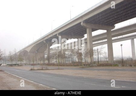 Rochester bridge portante l autostrada M2 oltre il fiume Medway nel Kent in caso di neve Foto Stock