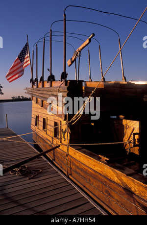 Stati Uniti d'America, Iowa, Onawa, keelboat in legno, replica della barca principale, lago blu. Lewis e Clark parco statale, Lewis e Clark Trail Foto Stock