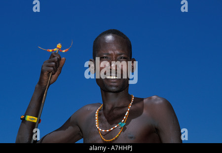 Samburu warrior vicino a Samburu riserva nazionale, Kenya Foto Stock