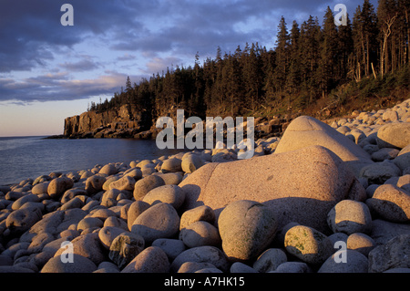 America del Nord, noi, ME Otter Cliffs come visto da un monumento Cove. Oceano Atlantico. Foto Stock