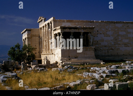 Portico delle Cariatidi sull'Eretteo all'Acropoli Atene Attica Grecia Europa Foto Stock