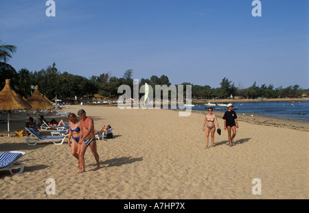 Spiaggia turistica a Saly Portogallo Petit Côte Senegal Foto Stock