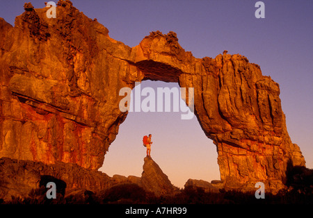 Wolfberg Arch in rosso la luce del tramonto montagne Cederberg Western Cape Sud Africa Foto Stock