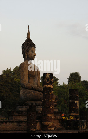 Wat Traphang Ngoen Buddha seduto scultura Sukhothai Historical Park Sukhothai Thailandia Foto Stock