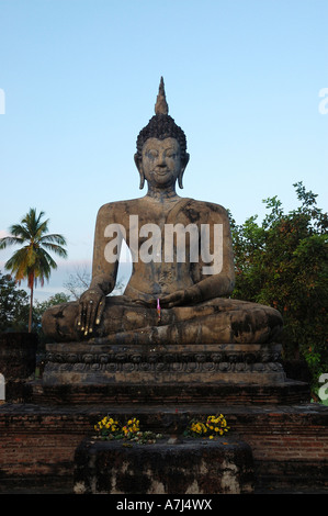 Wat Traphang Ngoen Buddha seduto scultura Sukhothai Historical Park Sukhothai Thailandia Foto Stock