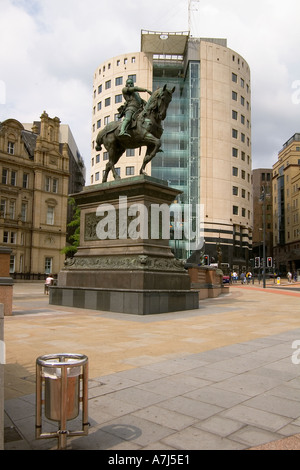 Dh del centro città di Leeds West Yorkshire Black Prince Edward città edificio quadrato statua plaza nell Inghilterra del nord Foto Stock