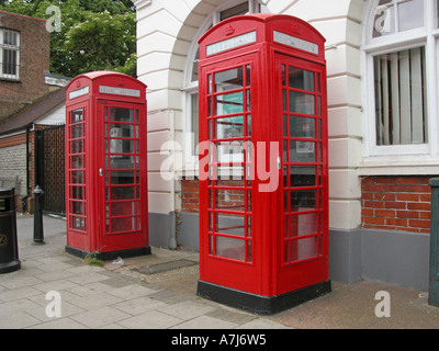 Telefono rosso scatole Shoreham Sussex ora in declino e presto per essere rimosso a causa dei costi elevati Foto Stock