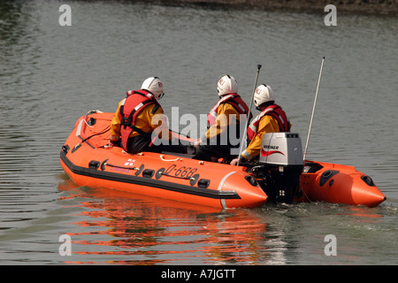 RNLI costiera scialuppa di salvataggio team Hayle Cornwall Regno Unito Foto Stock