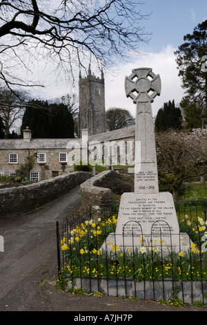 Croce celtica presso il St Nonna's Chiesa Altarnun Cornwall Regno Unito Foto Stock