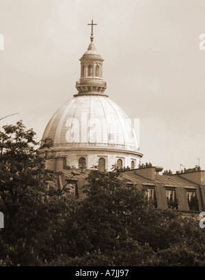 La cupola del Pantheon come si vede dal Jardin du Luxembour Parigi Francia Foto Stock