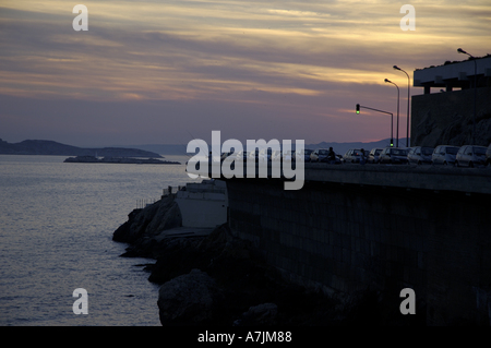 Marseille La Corniche Kennedy al tramonto con Frioul Isola Foto Stock