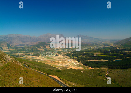 Il bellissimo paesaggio della Valle di Franschhoek area vinicola del Sud Africa Foto Stock