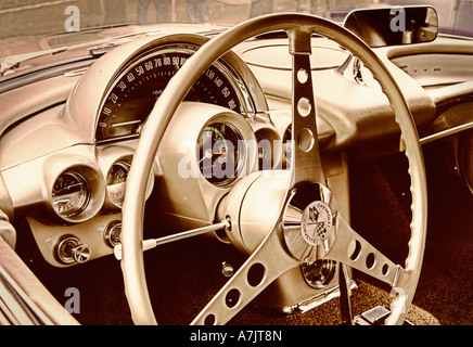 Il volante e il cruscotto di classic Chevy Chevrolet Corvette Foto Stock