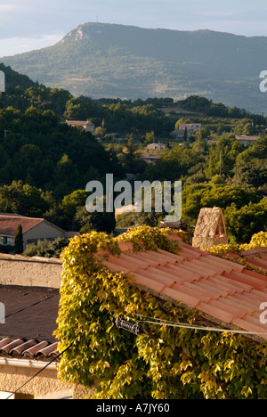 Cerca su tetti a Les Dentelles de Montmirail Foto Stock