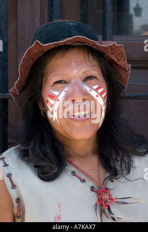 Messicana è vestito come un indiano Mayan durante la processione della Vergine de La Paz in San Miguel De Allende MESSICO Foto Stock