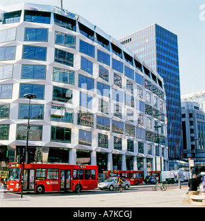1 Coleman Street Legal & Costruzione di ufficio generale esterno a parete di Londra Moorgate e red London bus nella città di Londra Inghilterra KATHY DEWITT Foto Stock