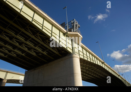 Vista sud del viadotto THELWALL E M6 incrocio autostradale MANCHESTER SHIP CANAL INGHILTERRA Foto Stock