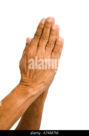 Una vecchia donna asiatica mantiene le sue mani nella preghiera Foto Stock