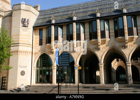 Northampton City Centre Borough uffici del consiglio la mattina presto dal centro città Inghilterra uk gb Foto Stock