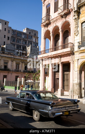 Classic American car guida lungo il Prado di Havana Habana Cuba Foto Stock