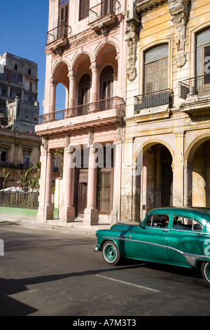 Classic American car guida lungo il Prado di Havana Habana Cuba Foto Stock