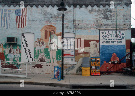 Tarpon Springs Florida USA Agosto 2003 murale celebrando la spugna greca diving la tradizione e la cultura al Greco dock in spugna Foto Stock