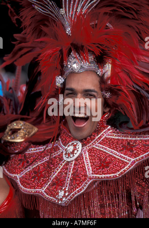 Ballerino brasiliano al carnevale di Notting Hill Londra Regno Unito Foto Stock