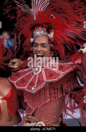 Ballerino brasiliano al carnevale di Notting Hill Londra Regno Unito Foto Stock