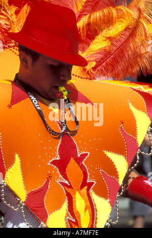 Ballerino brasiliano al carnevale di Notting Hill Londra Regno Unito Foto Stock