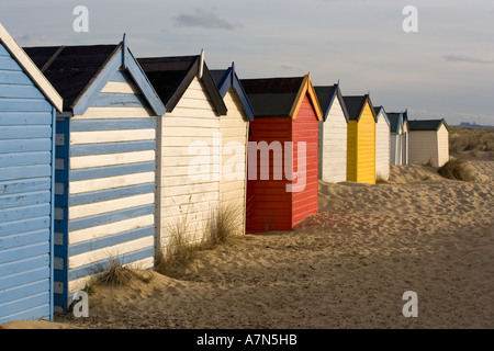Cabine sulla spiaggia, Southwold Marzo Suffolk REGNO UNITO Foto Stock