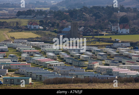 Vista dalla collina di Beeston caravan park rovinando la costa di NORFOLK REGNO UNITO Marzo Foto Stock