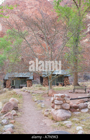 Cabine a Phantom Ranch in Bright Angel Canyon presso il fondo del Grand Canyon Foto Stock