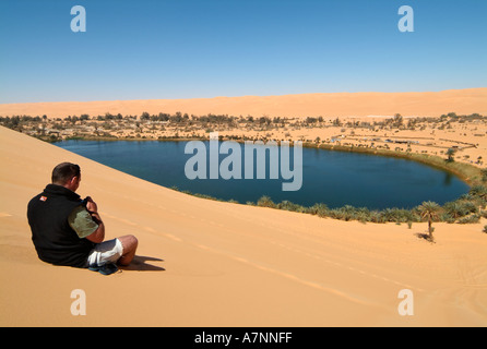 Lago Gebraoun (Ubari Laghi), Oasi nel Idehan Ubari mare di sabbia, il Deserto del Sahara, Libia Foto Stock