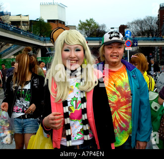 Tokyo Giappone Harajuku Teen hipsters cosu purei vestito in costume espressione di esuberanza giovanile Foto Stock