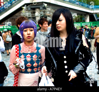 Tokyo Giappone Harajuku Teen hipsters cosu purei vestito in costume espressione di esuberanza giovanile Foto Stock