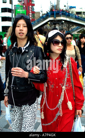 Tokyo Giappone Harajuku Teen hipsters cosu purei vestito in costume espressione di esuberanza giovanile Foto Stock