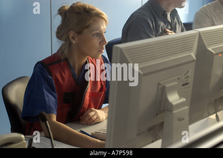 DEU Deutschland Westdeutsches Herzzentrum Essen Klinik fuer Kardiologie Ueberwachungsraum DEU Germania Essen Centro di cuore della Germania Ovest clinica per la supervisione cardiologica WICHTIG Fotos duerfen nicht fuer Werbung PR anderer Kliniken Krankenhaeuser eingesetzt werden Foto Stock