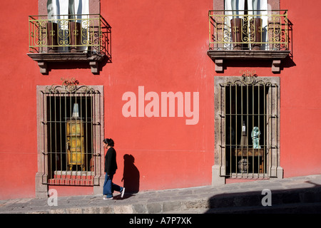 Vecchie strade coloniali, San Miguel De Allende, stato di Guanajuato, Messico Foto Stock