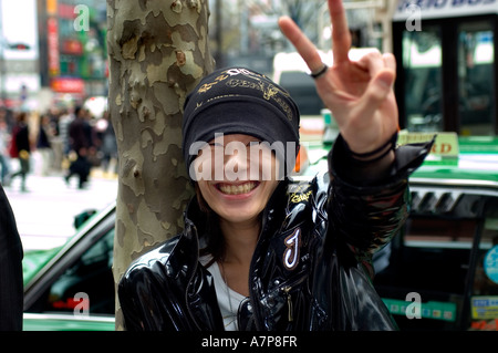 Giappone Tokyo Harajuku Teen hipsters cosu purei vestito in costume espressione di esuberanza giovanile Foto Stock