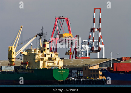 Industria di spedizione / carichi alla rinfusa le navi nel porto di Melbourne' Melbourne Victoria Australia. Foto Stock