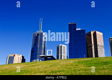 Melbourne Cityscape / La Skyline di Melbourne vista dal 'Birrarung Marr Park". Melbourne Victoria Australia. Foto Stock