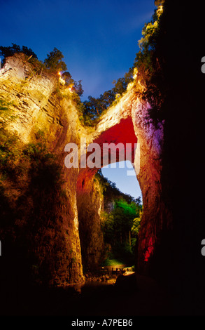 Virginia Natural Bridge, cavalcavia, collegamento, collegamento, spettacolo di luci notturno di proprietà di Thomas Jefferson VA074, VA074 Foto Stock