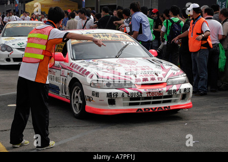 Vettura ottenendo pronto per l'avvio del CTM Silver Jubilee Cup a Macau Grand Prix Foto Stock