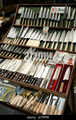Tokyo Giappone il mercato del pesce Tsukiji è il più grande mercato all'ingrosso del pesce e del pesce del mondo. Asta di tonno, giapponese Foto Stock
