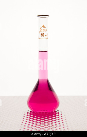 Laboratorio di misurazione volumetrica pallone Foto Stock